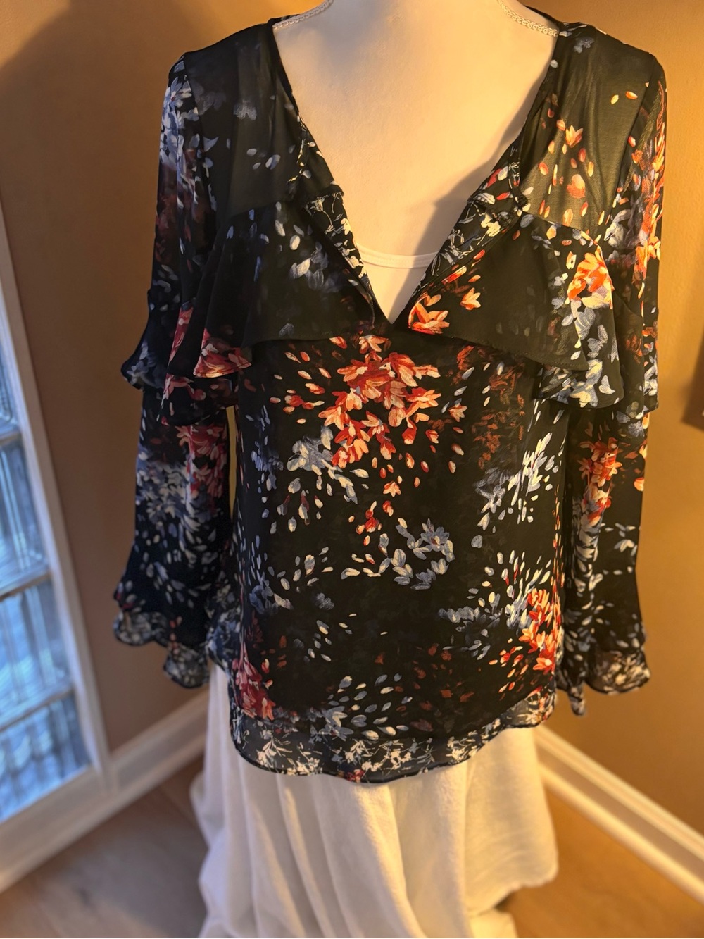 WHITE HOUSE BLACK MARKET Blouse Size 8 Floral Sheer Bell Sleeve Top